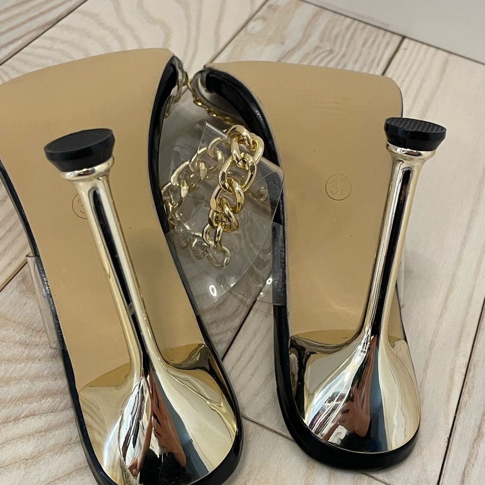 Elegant Black and Gold Chain Strap Heels - Picture 5 of 7